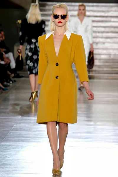 Look 27
